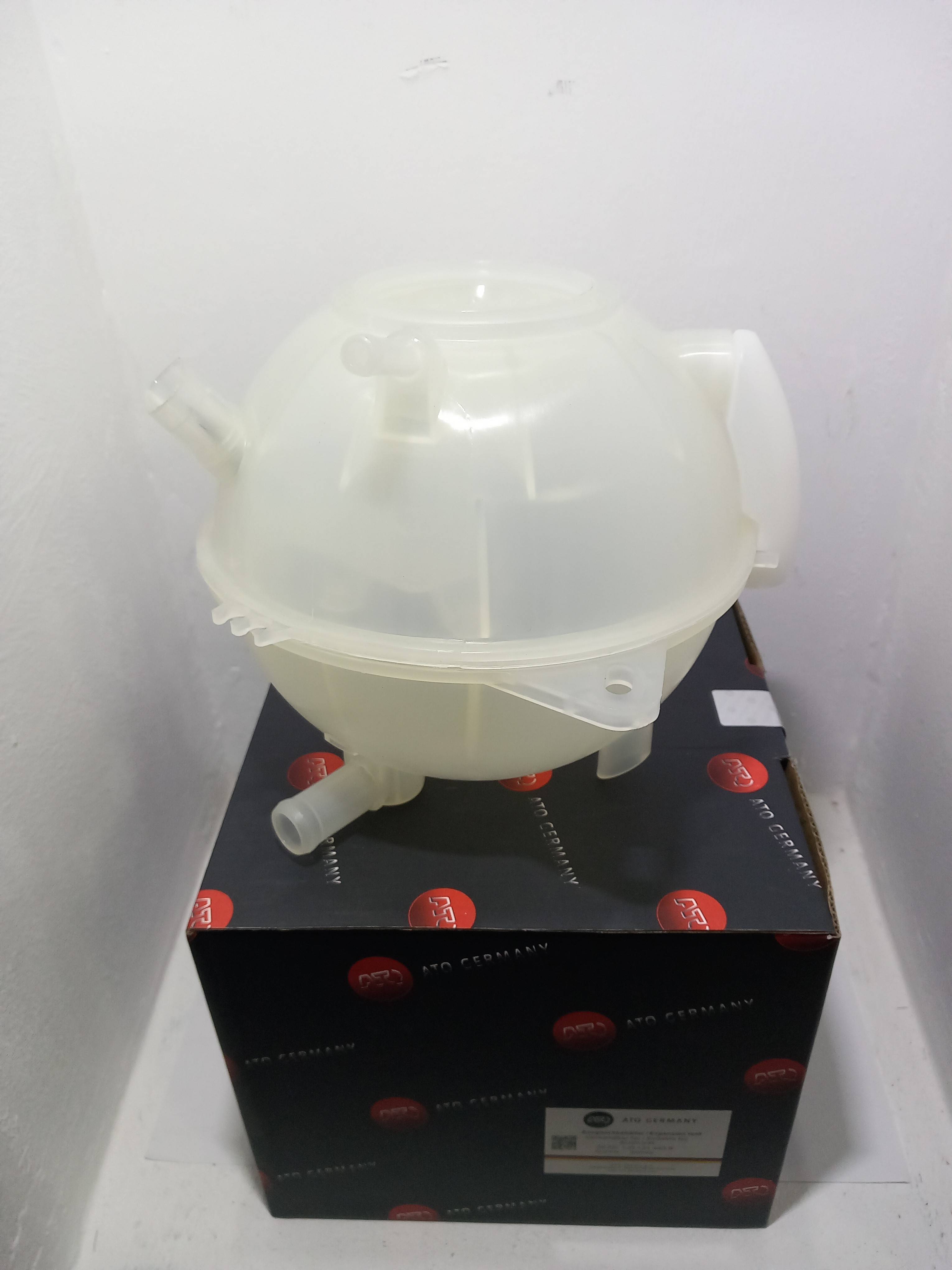 vase d'eau / vase de liquide de refroidissement / vase d'expansion   audi a3 - golf4 - ibiza2 - cordoba - leon - tolrdo - octavia - bora